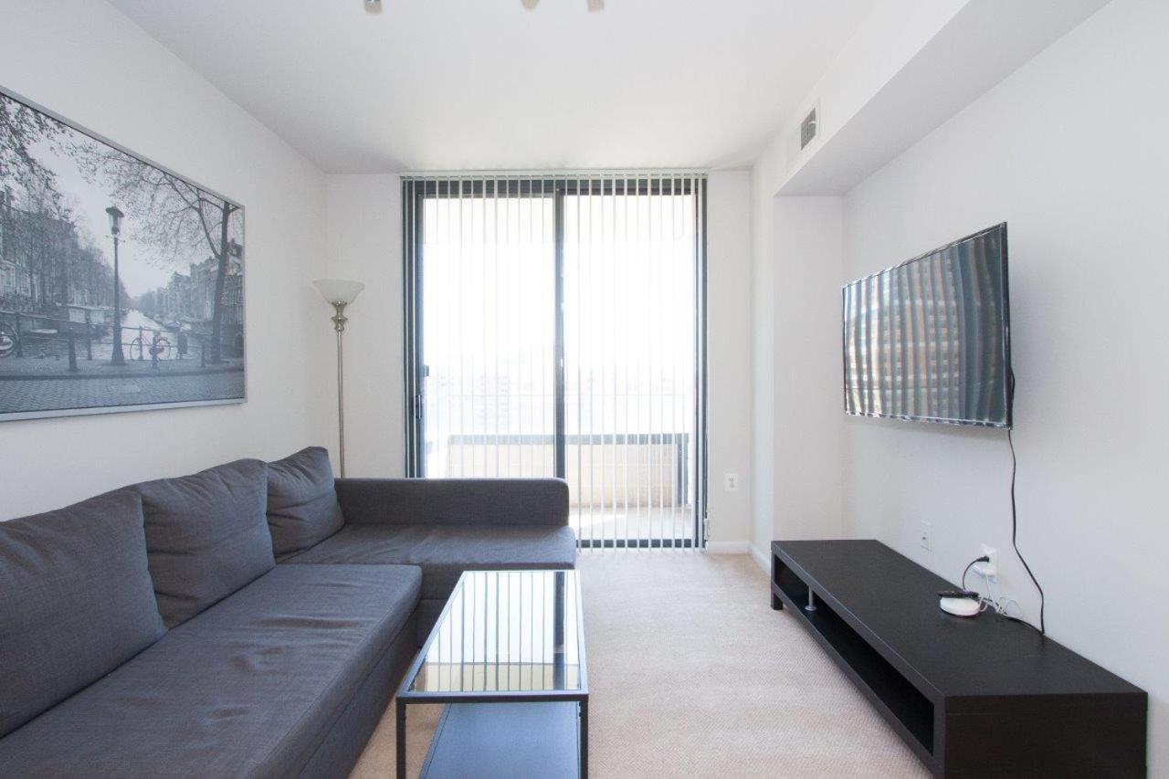 Pentagon Luxe Apartment