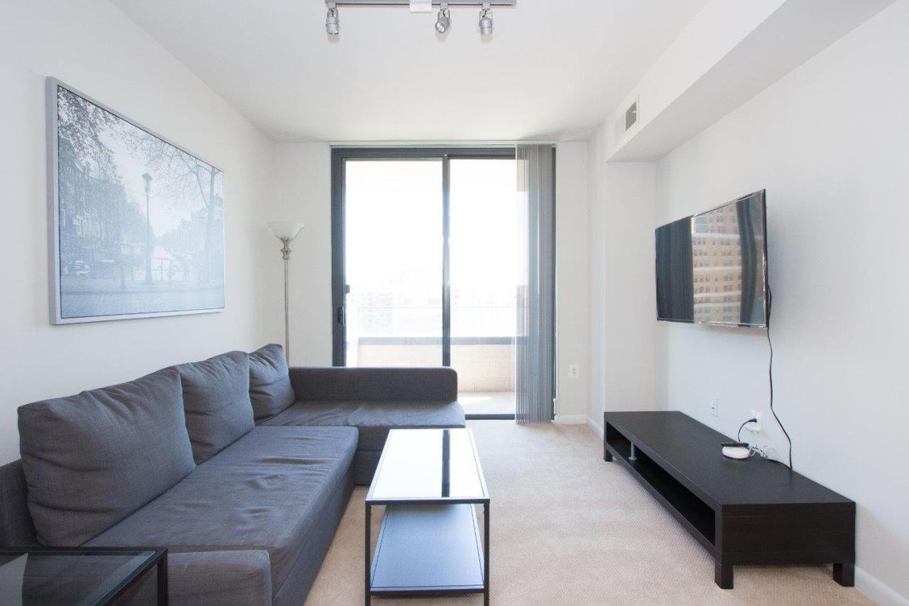 Pentagon Luxe Apartment