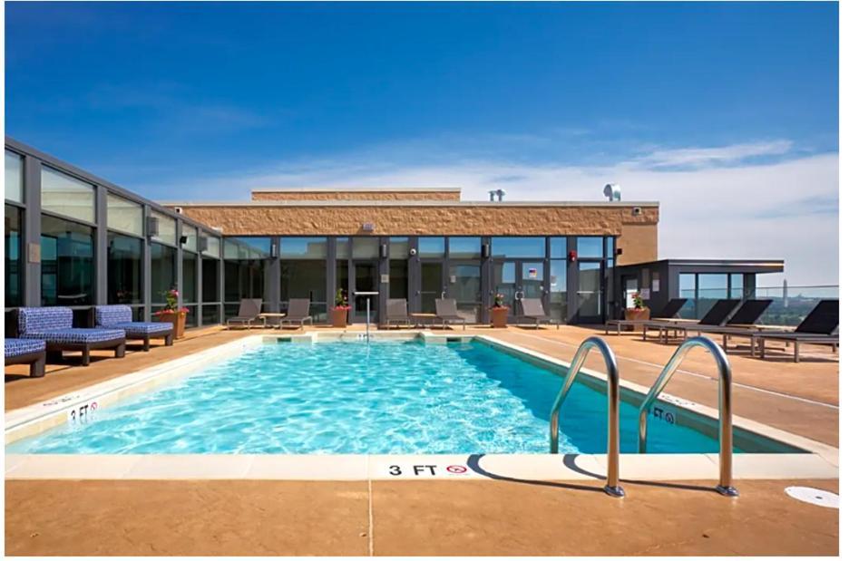 Pentagon Luxe Apartment *